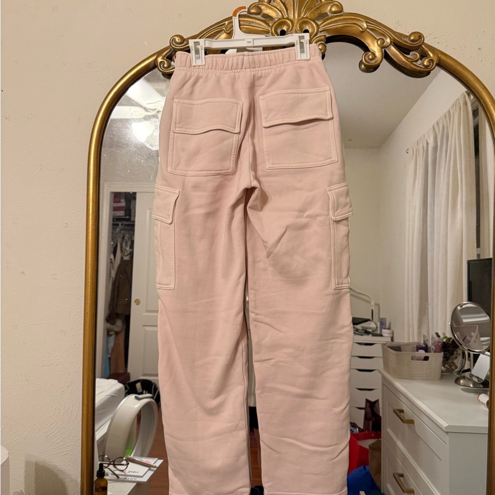 Aritzia TNA Cargo Sweatpants - Picture 3 of 6